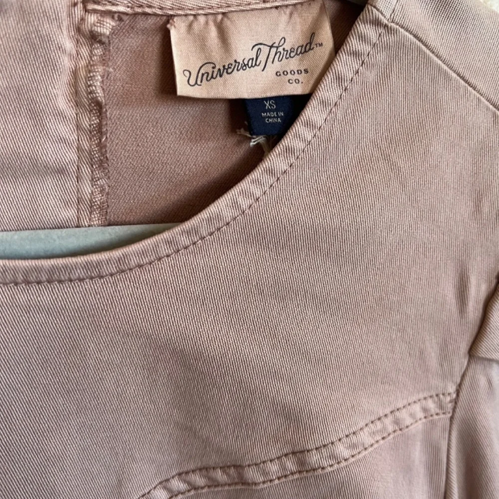 Universal Thread - Picture 2 of 3